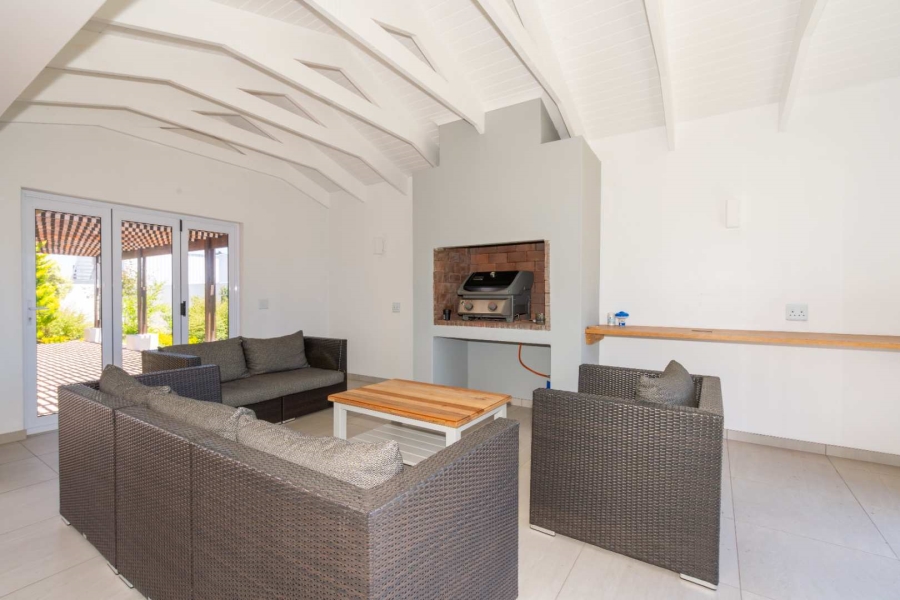 3 Bedroom Property for Sale in Middedorp Western Cape